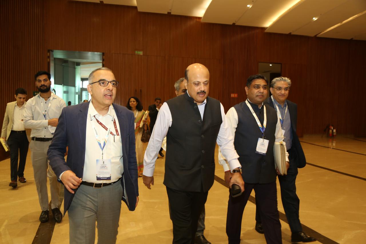 Mr. Desh Raj Bhadana, Director-MEDEPC with Shri Rajesh Agrawal, IAS, Commerce Secretary at the Chintan Shivir on Electronics
