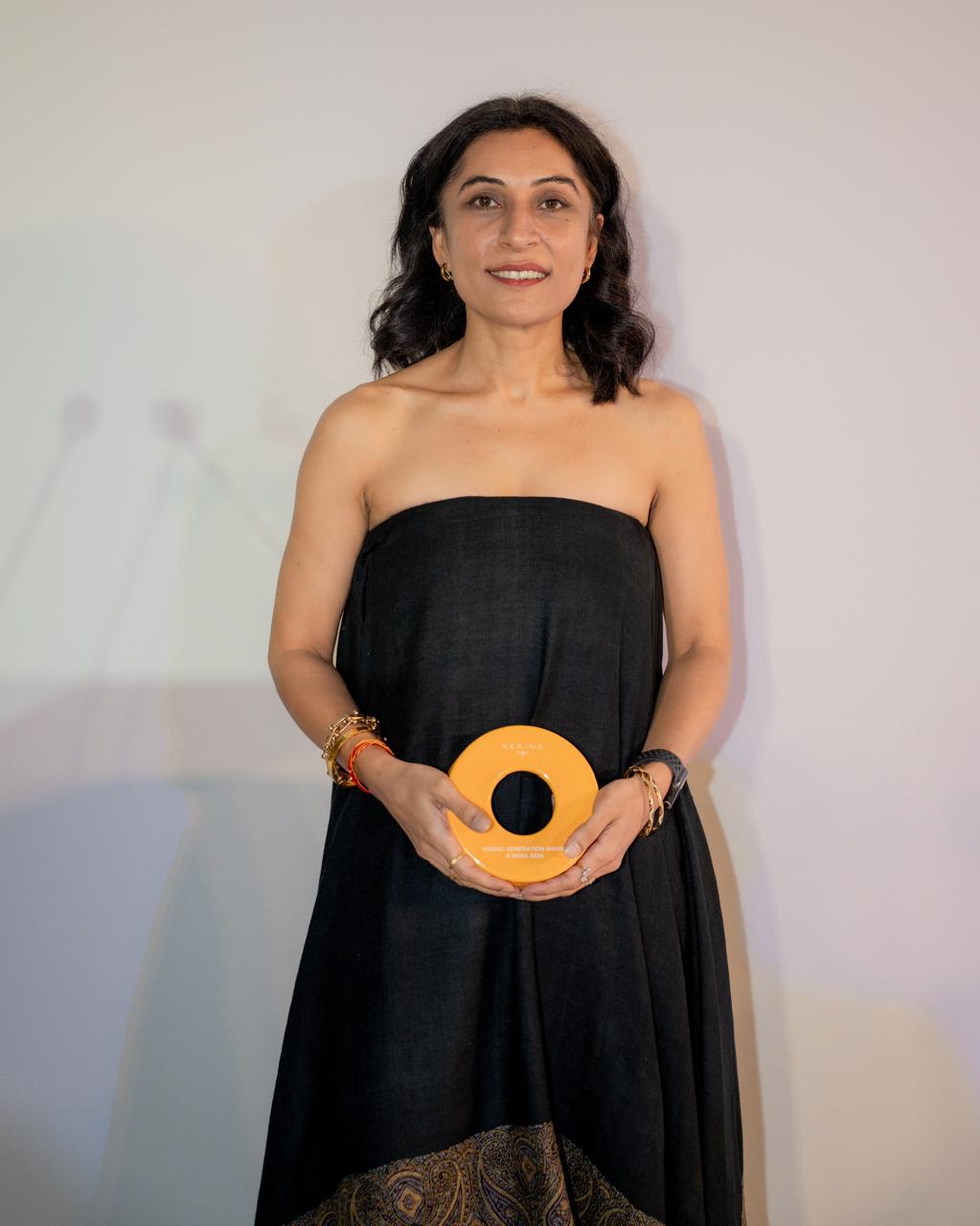 Kering Generation Award India winner with the trophy, photo 1