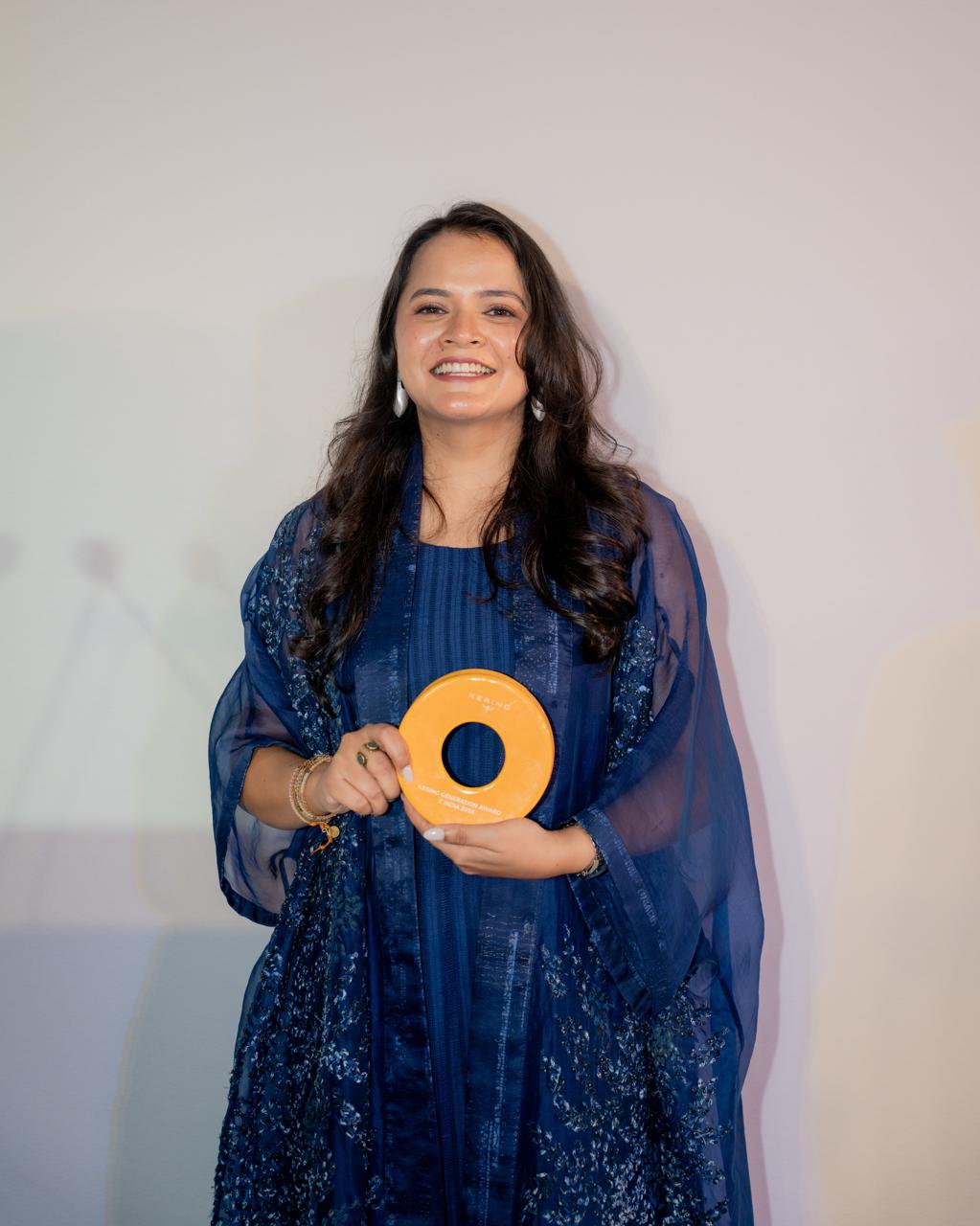 Kering Generation Award India winner with the trophy, photo 2